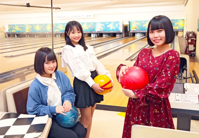 教習所付近のボウリング場の写真